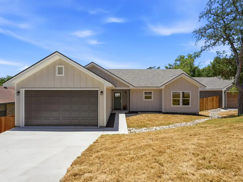 609 Elm St, Kerrville, TX 78028 - #1
