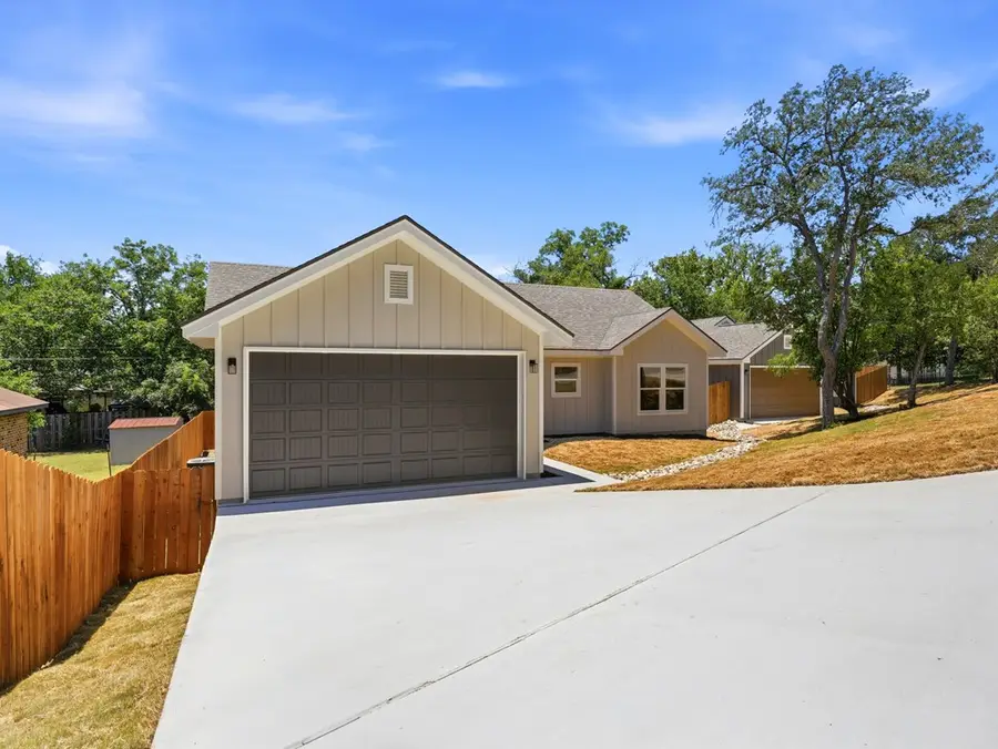 609 Elm St, Kerrville, TX 78028 - #2