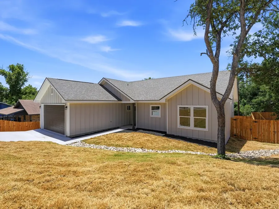 609 Elm St, Kerrville, TX 78028 - #3