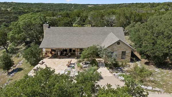 306 N Charles Rd, Kerrville, TX 78028