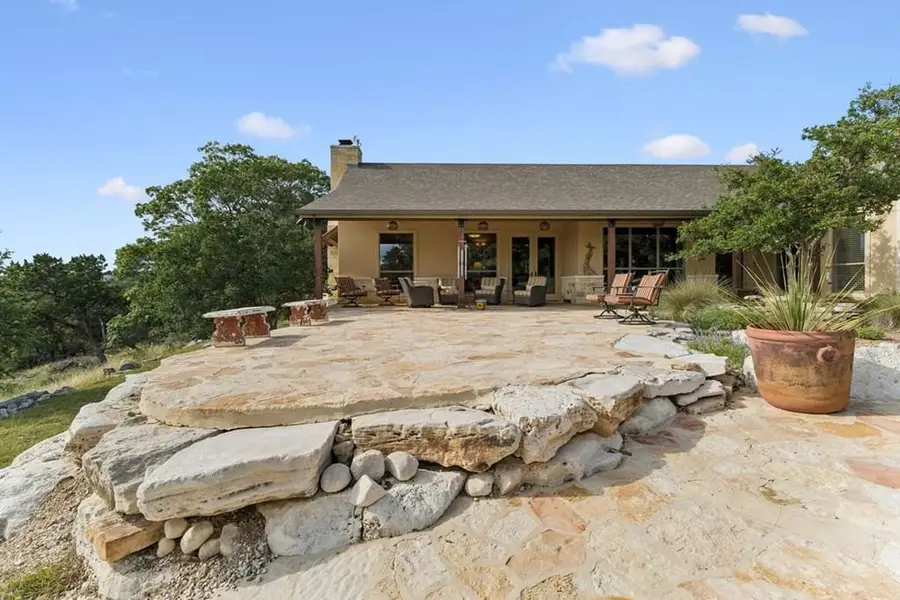 306 N Charles Rd, Kerrville, TX 78028 - #2