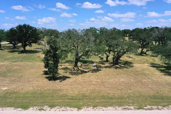 209 Axis Cir, Fredericksburg, TX 78624