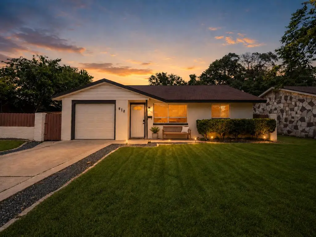 512 Lake Dr, Kerrville, TX 78028 - #1