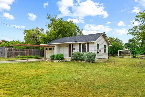 819/821 Clay St, Kerrville, TX 78028