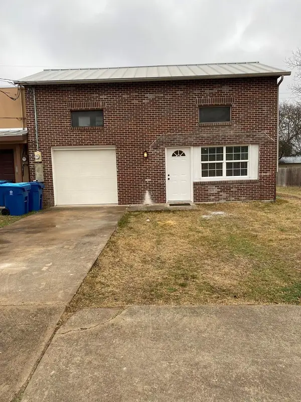 518 Peterson Dr, Kerrville, TX 78028