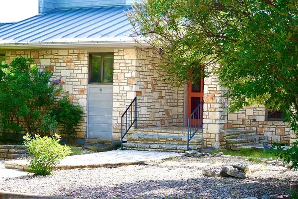 320 Loma Vista Dr, Kerrville, TX 78028