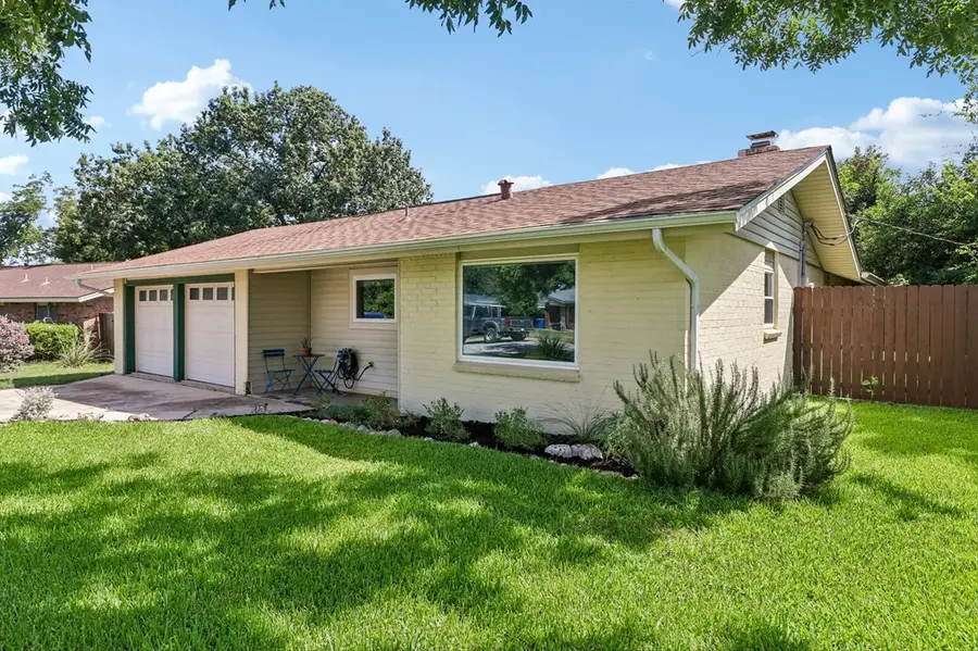 713 Lake Dr, Kerrville, TX 78028 - #2