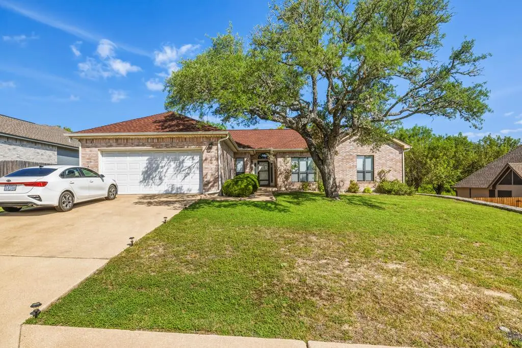 708 Oak Hollow Dr, Kerrville, TX 78028 - #1