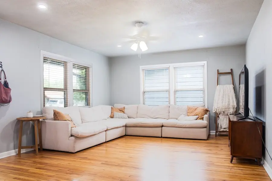 607 Leland St, Kerrville, TX 78028 - #3