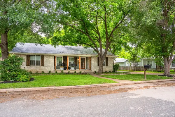 506 N Lincoln St, Fredericksburg, TX 78624