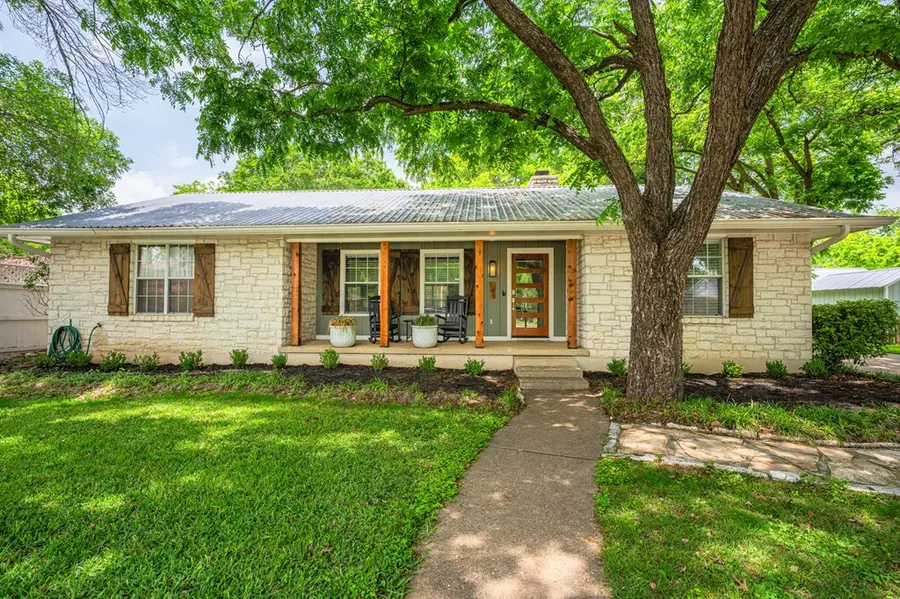 506 N Lincoln St, Fredericksburg, TX 78624 - #3