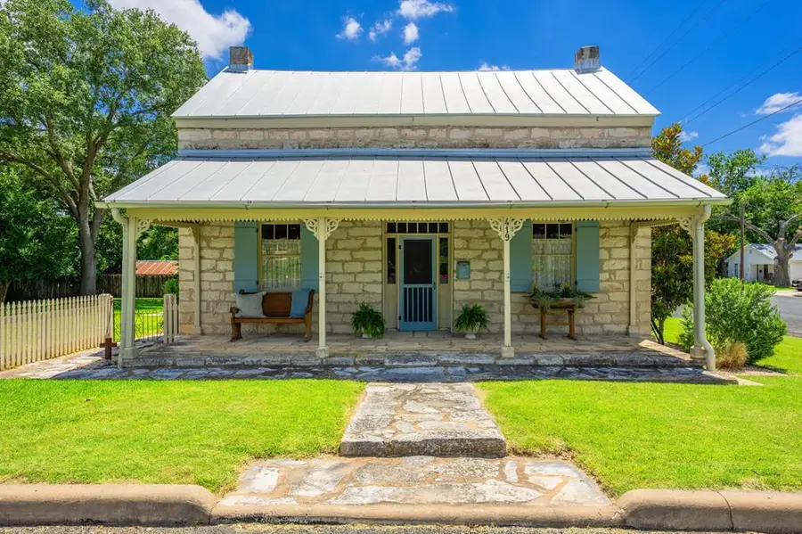 419 W San Antonio St, Fredericksburg, TX 78624 - #2