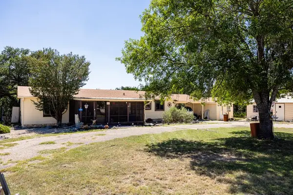 215 Robertson Rd, Kerrville, TX 78028