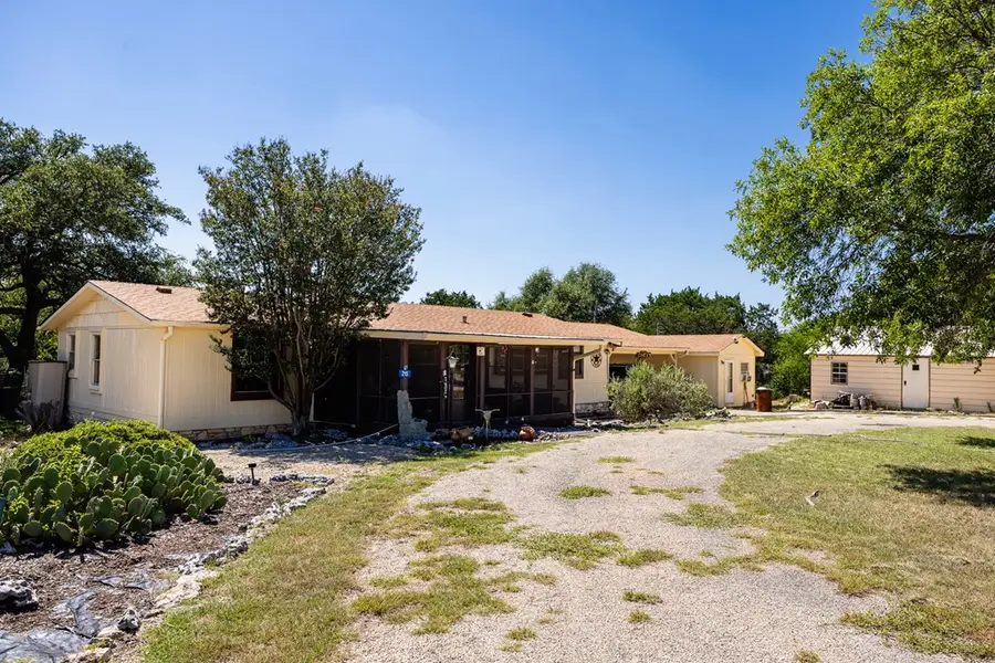 215 Robertson Rd, Kerrville, TX 78028 - #2