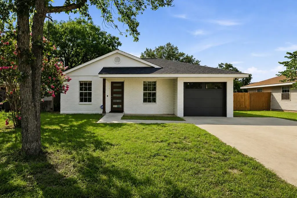 405 Goss St, Kerrville, TX 78028 - #1