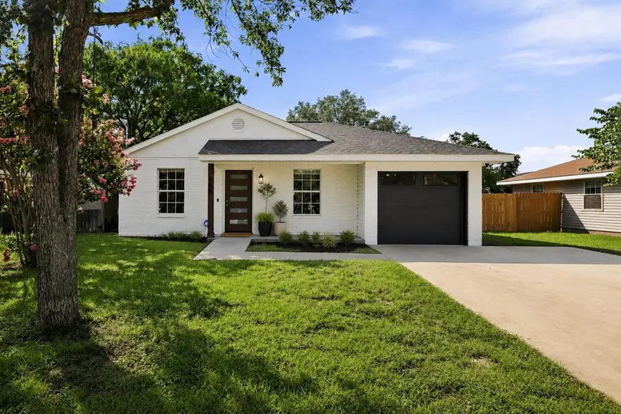 405 Goss St, Kerrville, TX 78028 - #2