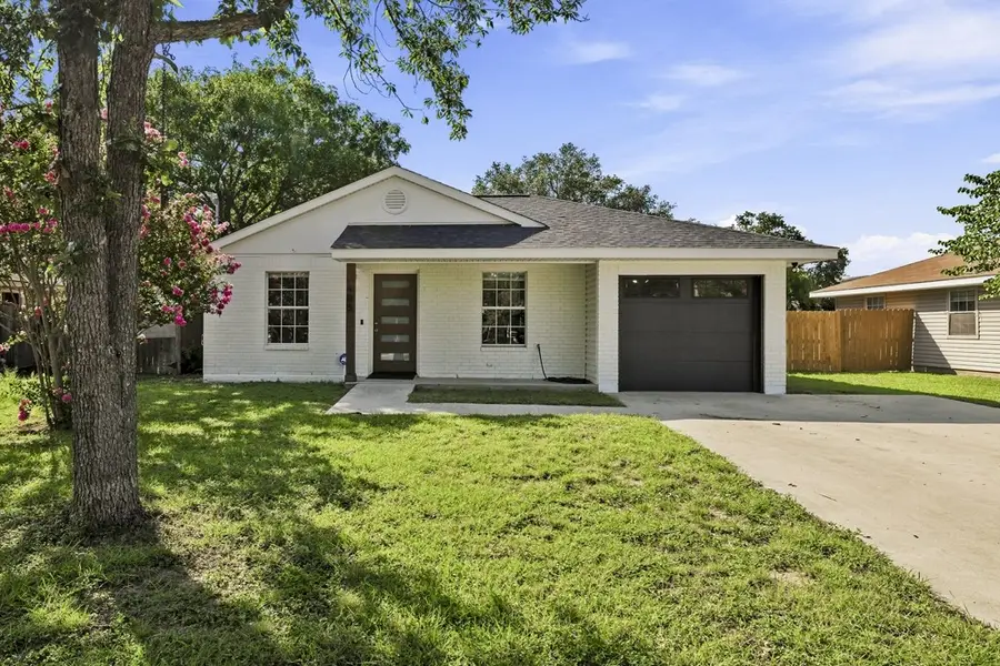405 Goss St, Kerrville, TX 78028 - #3