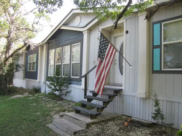 102 S Robin Hill, Kerrville, TX 78028