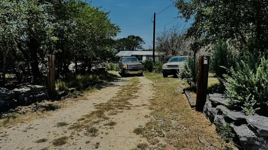 145 S Mai Rd, Kerrville, TX 78028 - #2