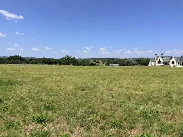 1108 Pinnacle View Dr, Kerrville, TX 78028