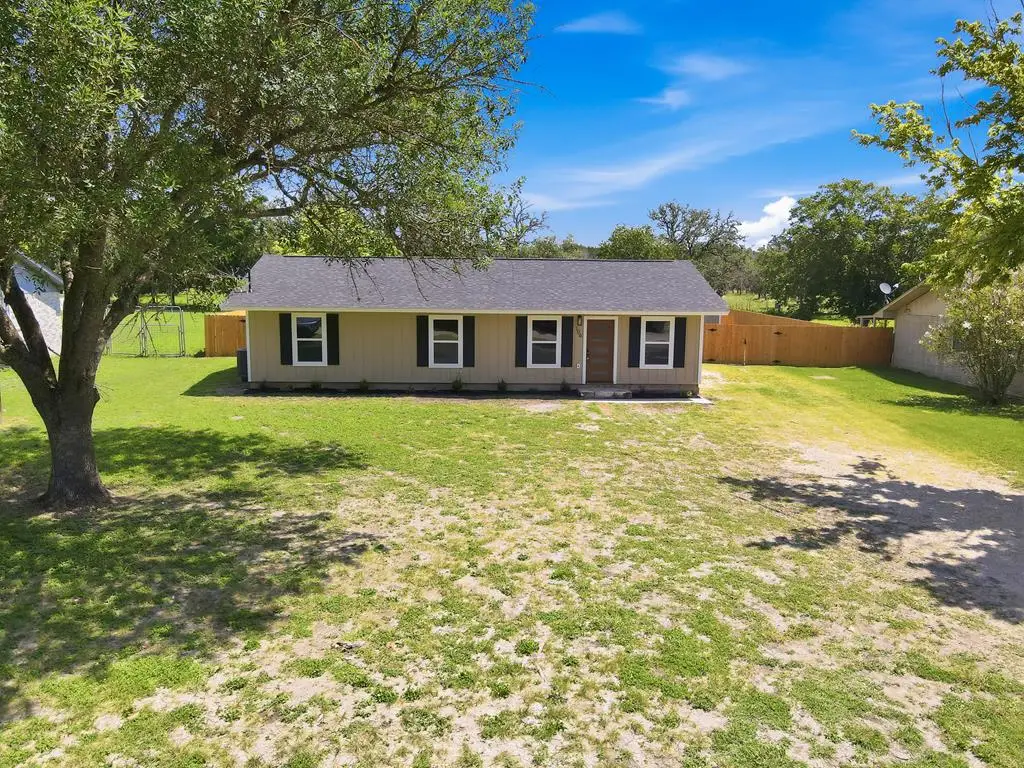 106 E Birdo Blvd, Kerrville, TX 78028 - #1