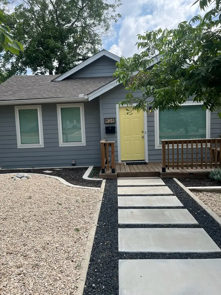 828 Wheless Ave, Kerrville, TX 78028 - #2