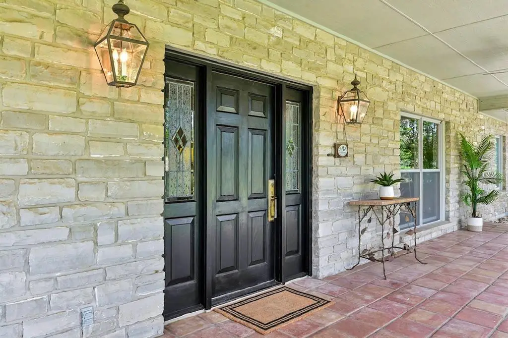 283 W Lacey Oak Pkwy, Kerrville, TX 78028 - #1