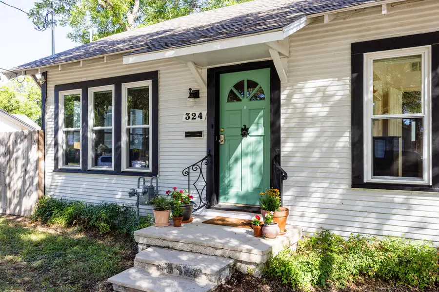 324 Lytle St, Kerrville, TX 78028 - #2