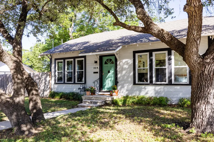 324 Lytle St, Kerrville, TX 78028 - #3