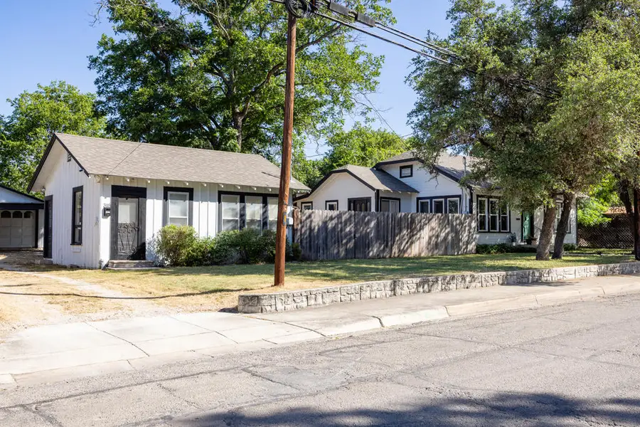 318 Lytle St, Kerrville, TX 78028 - #2