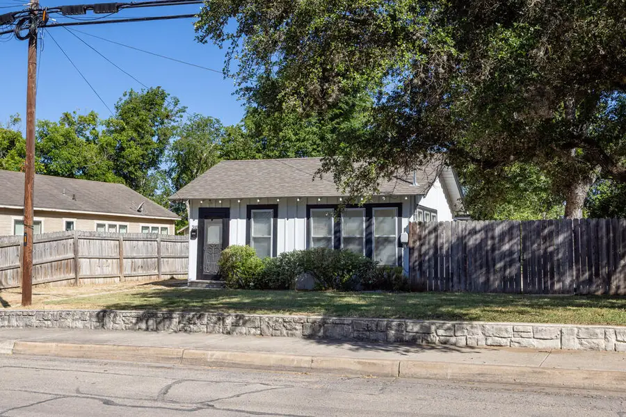 318 Lytle St, Kerrville, TX 78028 - #3