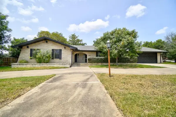 310 Fairview Dr, Kerrville, TX 78028