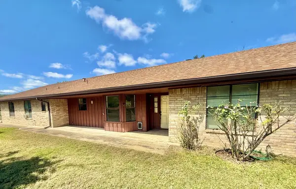 102 N Tierra Vista Dr, Kerrville, TX 78028