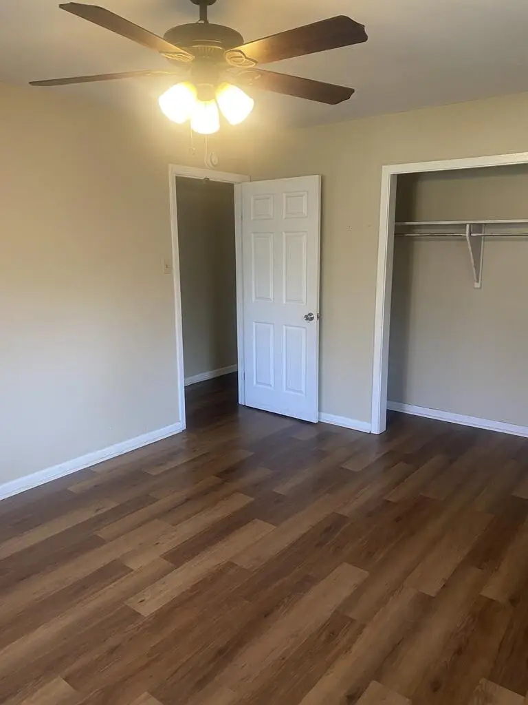 512 Milton St, Kerrville, TX 78028 - #3