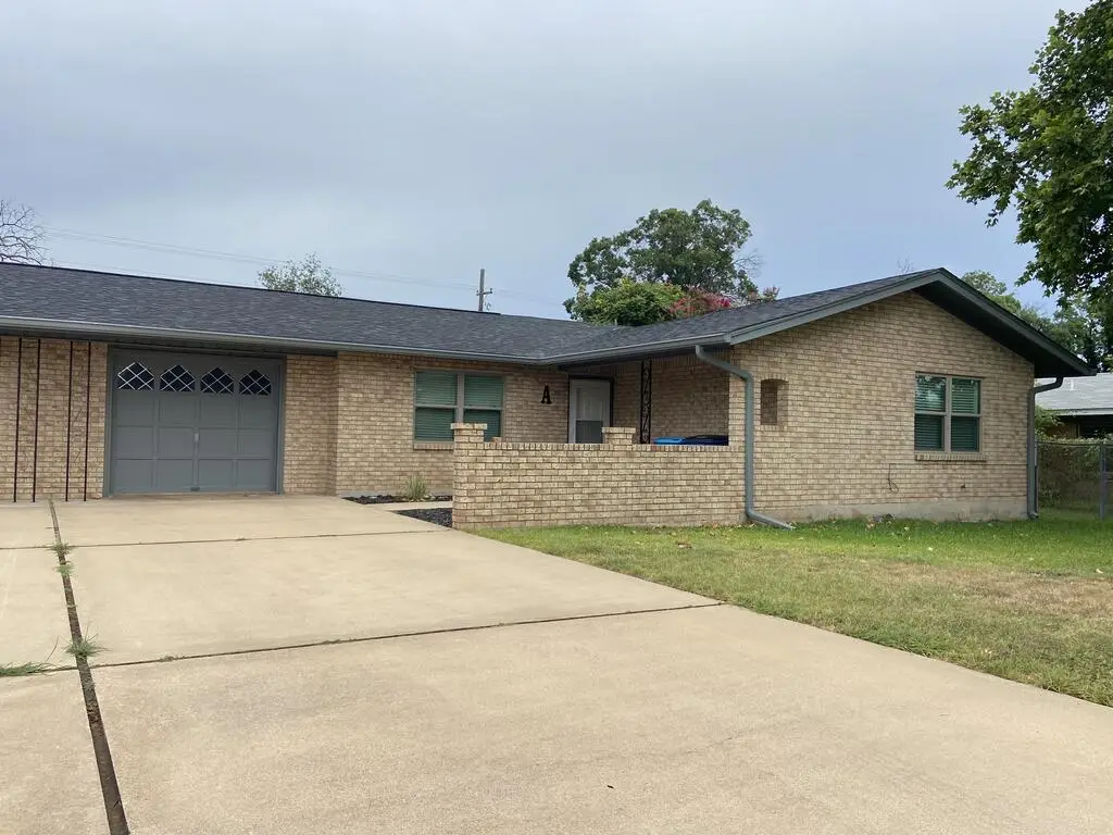 205 A&B N Manor Dr, Kerrville, TX 78028 - #1