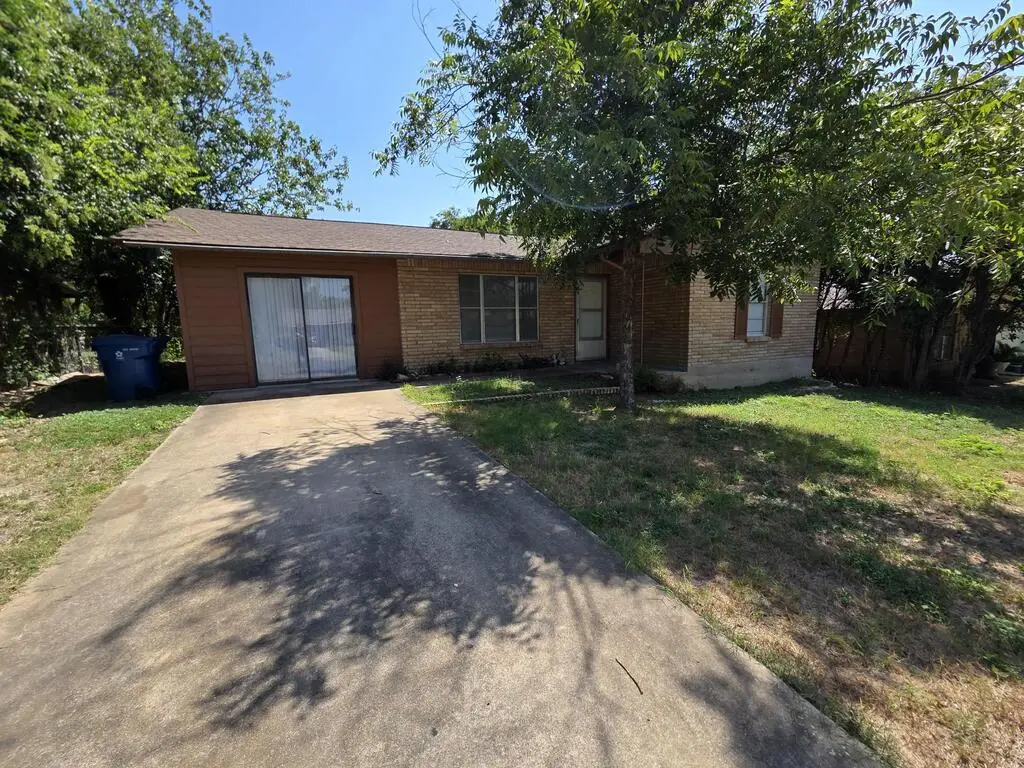 602 Milton St, Kerrville, TX 78028 - #1