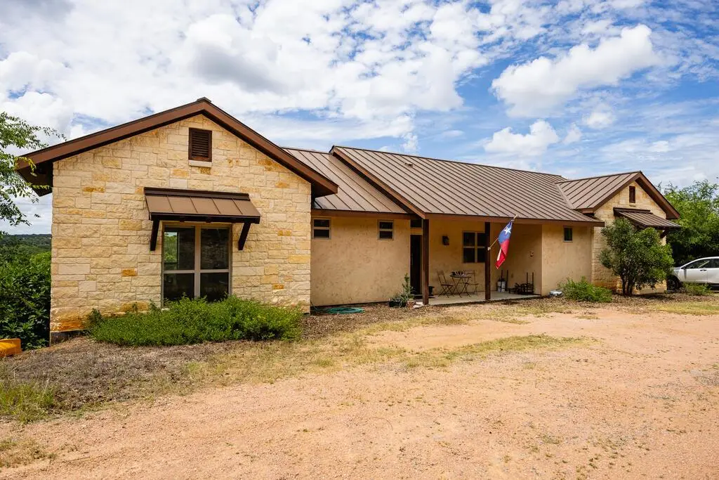 127 Robert E Lee Rd, Hunt, TX 78024 - #1