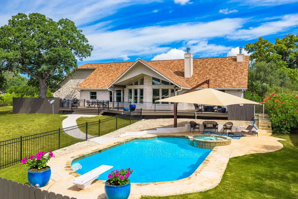 122 Oakhampton Trail, Ingram, TX 78025 - #1