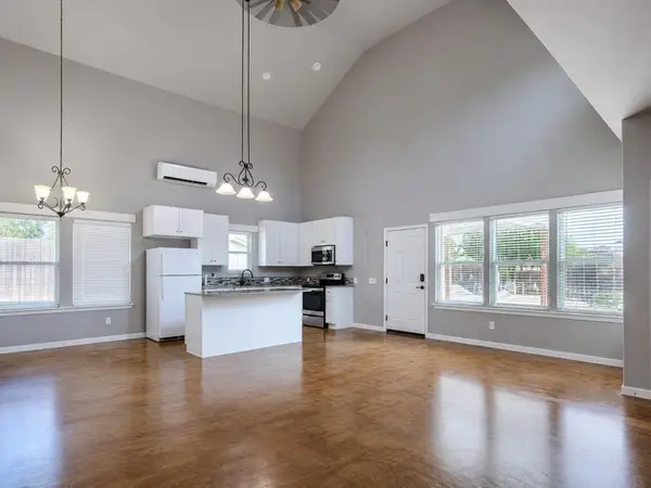 501 N Burleson, Kerrville, TX 78028