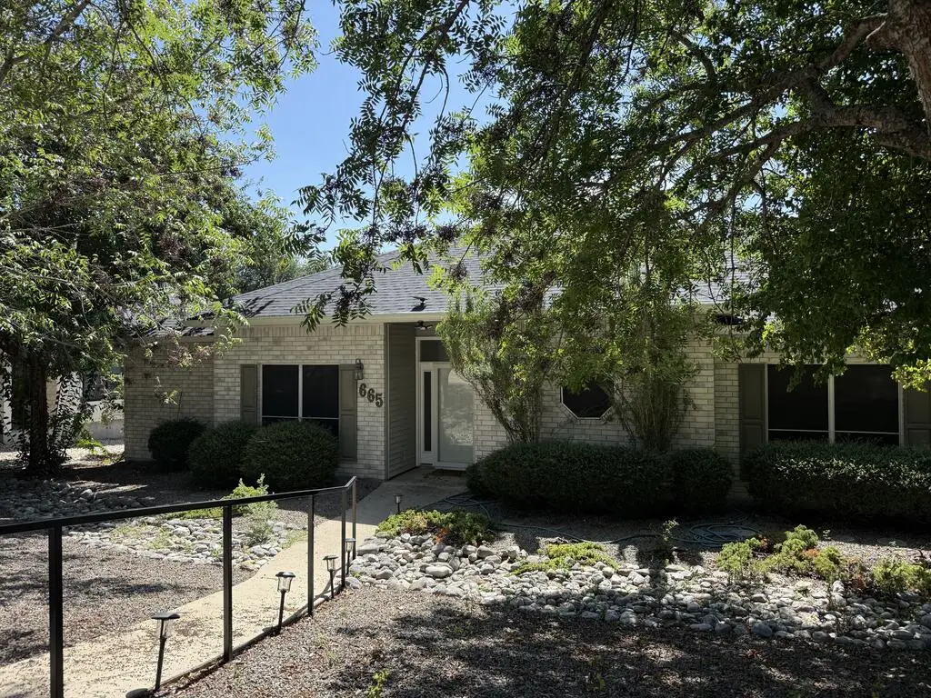 665 Oak Hollow Dr, Kerrville, TX 78028 - #1