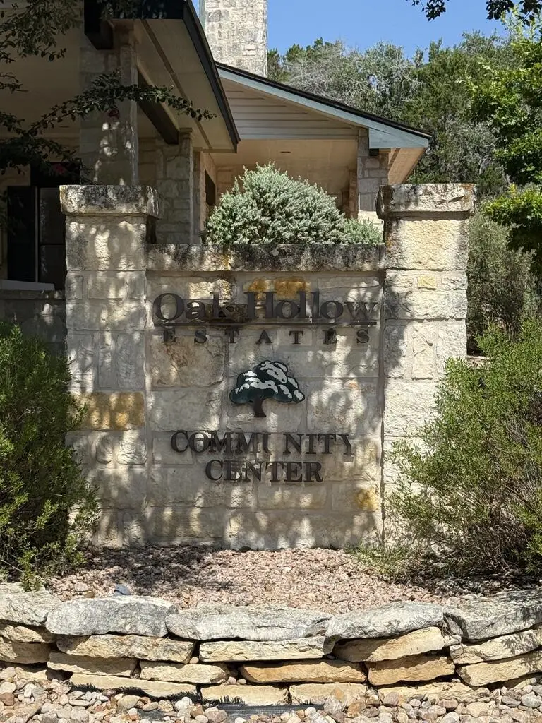 665 Oak Hollow Dr, Kerrville, TX 78028 - #2