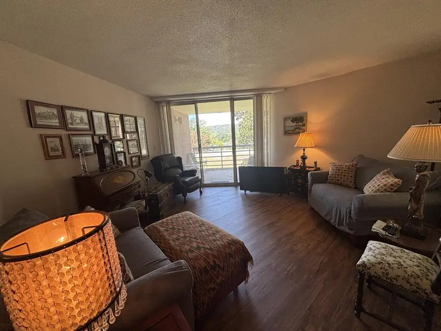 1012 Guadalupe St, Kerrville, TX 78028 - #3