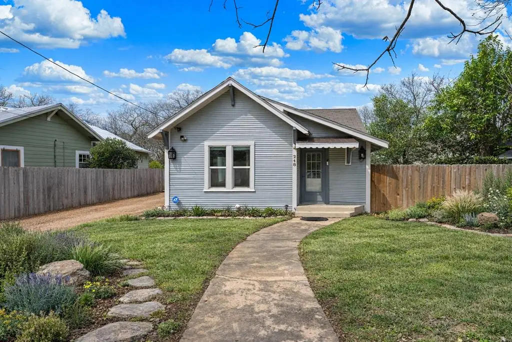 248 Travis St, Kerrville, TX 78028 - #1