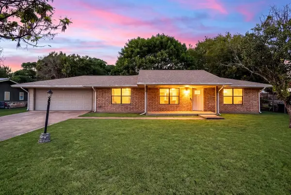 105 S Riverpark Dr, Ingram, TX 78025