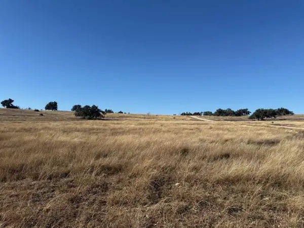 25 Reeh Rd, Fredericksburg, TX 78624