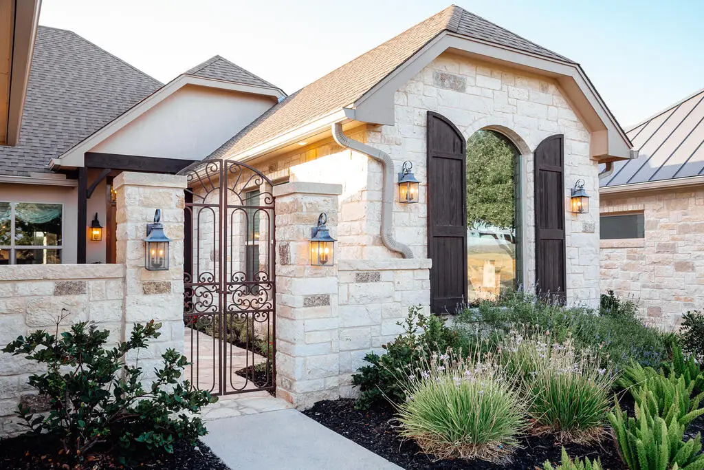 3140 Pinnacle Club Dr, Kerrville, TX 78028 - #1