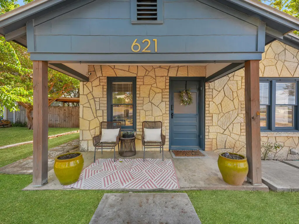 621 S Washington St, Fredericksburg, TX 78624 - #1