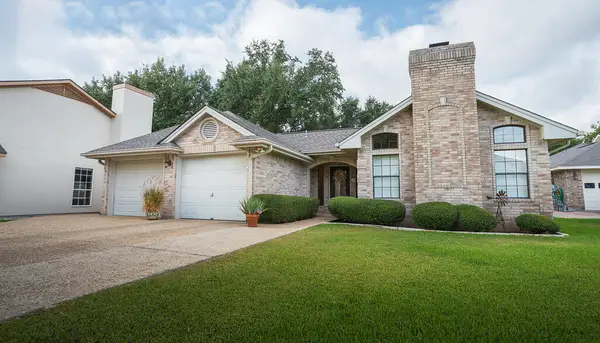 2437 Rock Creek Dr, Kerrville, TX 78028