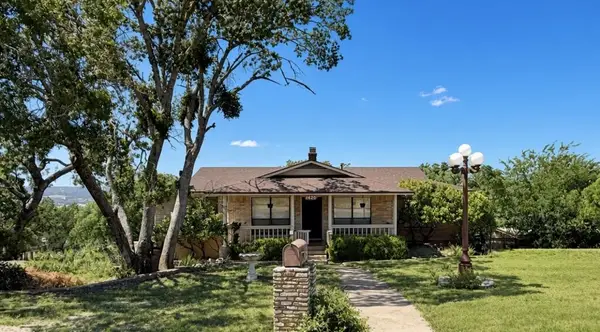 1420 Carol Ann Dr, Kerrville, TX 78028