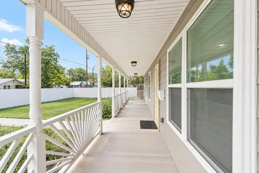 505 Lytle St, Kerrville, TX 78028 - #2